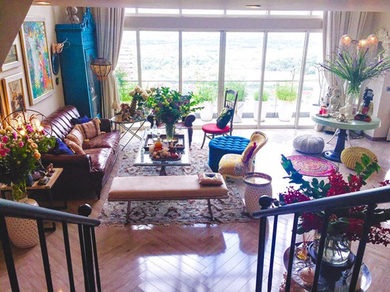 Trên tài khoản Instagram, căn penthouse phong cách cổ điển của Lý Quí Khánh được dân mạng trầm trồ khen ngợi.