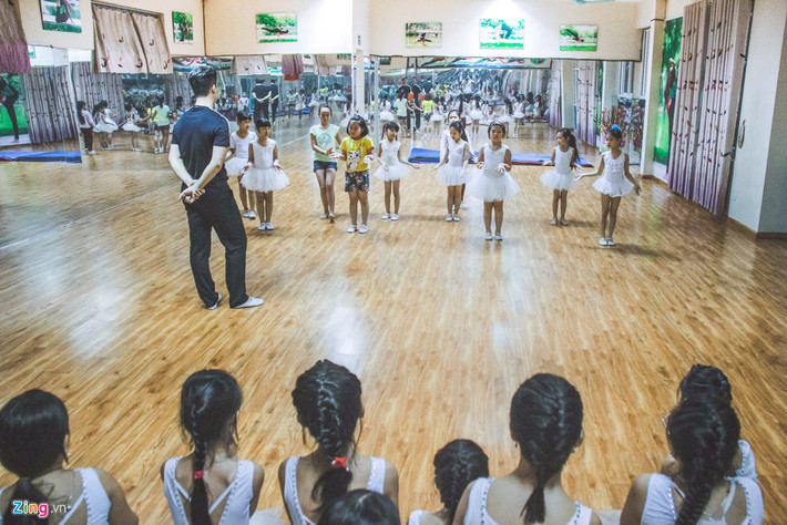 Nếu như năm 2015, tỷ số giới tính khi sinh tại nước ta là 112,8/100 thì trong 6 tháng năm 2016, tỷ lệ này đã đạt mức 113,4/100, tương đương cứ 100 bé gái được sinh ra có hơn 113 bé trai cũng ra đời. Các chuyên gia lo ngại, nếu tỷ số giới tính tiếp tục gia tăng và ngày càng lan rộng như hiện nay thì vấn đề về cân bằng giới của Việt Nam trong 20-25 năm sau là hết sức nghiêm trọng.
