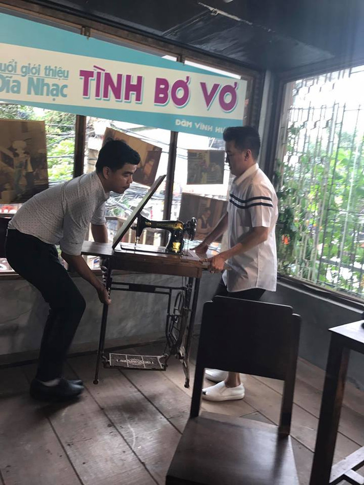 Ngay sau khi đăng tải những hình ảnh này, cộng đồng mạng và người hâm mộ dành cho Đàm Vĩnh Hưng những lời khen ngợi không ngớt về sự gần gũi, giản dị của anh. "Không có việc gì khiến Đàm Vĩnh Hưng ngại ngần", "Để đúng ý tưởng nên anh đã trực tiếp xắn tay áo vào việc, nể anh"...là một trong những chia sẻ của fan gửi đến Mr.Đàm