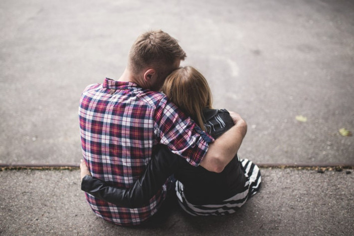 Giúp đỡ người khác. "Hạnh phúc được tìm thấy trong việc giúp đỡ người khác. "Việc cho đi thực sự tốt hơn việc tiếp nhận, và nghiên cứu khoa học đã ủng hộ quan niệm rằng làm những việc tốt cho người khác có thể dẫn đến hạnh phúc lâu dài".