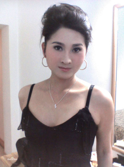 Trương Ngọc không được mời đóng thêm một bộ phim nào kể từ sau việc tố cáo đạo diễn Hoàng Kiện Trung lên giường với một người đẹp khác ngay trước mặt cô. Nữ diễn viên còn khẳng định trong làng giải trí Hoa ngữ tồn tại quy tắc chìm. Thậm chí Trương Ngọc thừa nhận, các vai diễn mà cô có được trước đó đều nhờ vào việc đổi tình.