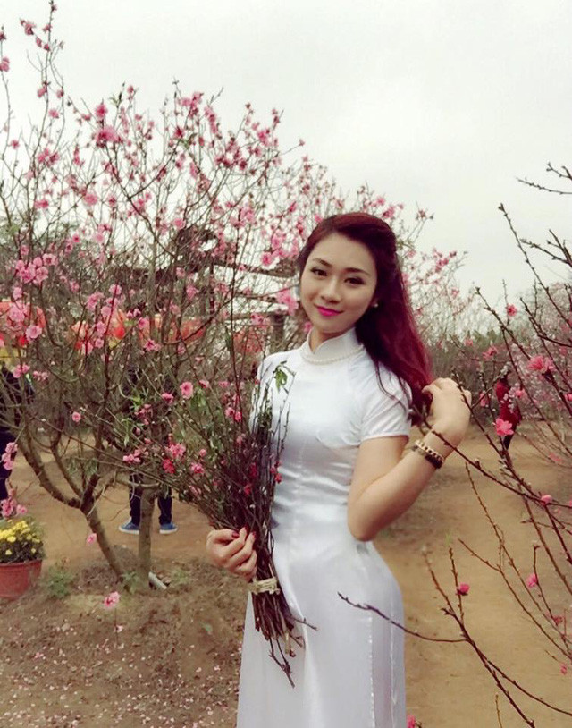 Minh Nguyệt - bà xã Tự Long sở hữu nhan sắc hiền hậu, ưa nhìn.