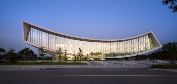 Thư viện Quốc gia Thành phố Sejong là chi nhánh đầu tiên của Thư viện Quốc gia Hàn Quốc, được đặt tại thành phố Sejong. Nó được hoàn thành năm 2013 với tổng diện tích 21.076 m2. Thư viện có khả năng lưu trữ 3,3 triệu cuốn sách và tài liệu số hóa, gồm 1,86 triệu trang tài liệu liên quan Hàn Quốc và nước ngoài, 2 triệu tài liệu trực tuyến và 430.000 cuốn sách.