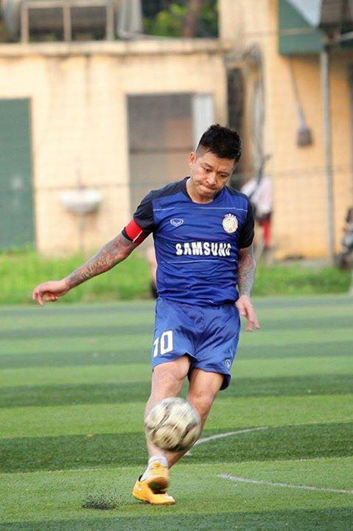 Tuấn Hưng chia sẻ thú vui cũng như cảm giác sảng khoái sau mỗi trận đá bóng bên cạnh những người bạn của mình.