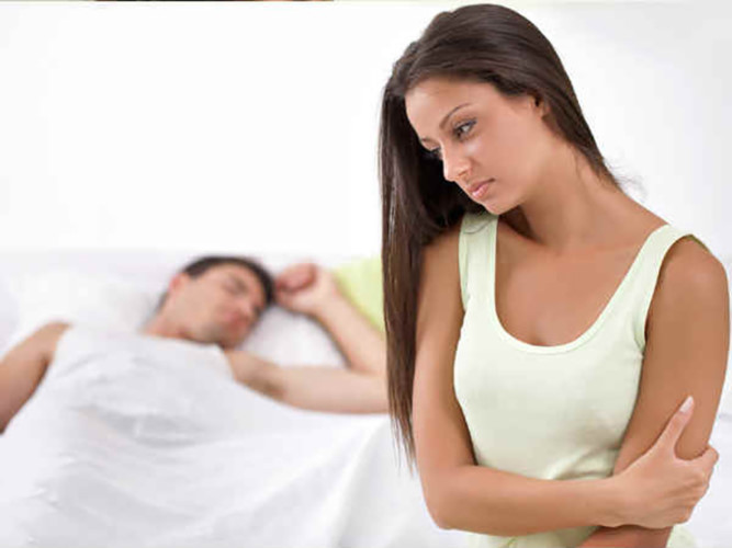 Đau khi quan hệ tình dục: đây được coi là một triệu chứng của ung thư buồng trứng chỉ khi các bệnh khác được loại trừ. Thêm vào đó nó cần phải kết hợp với hai hoặc nhiều triệu chứng từ bài báo này để xác định ung thư buồng trứng.