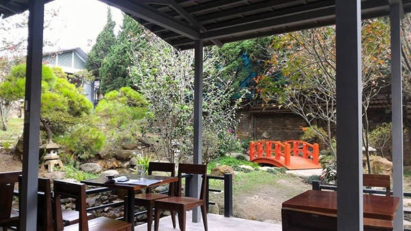 Đến đây bạn có thể nhâm nhi tách cà phê, trải mình với những trang sách yêu thích. Cũng có thể tụ tập bạn bè, gia đình với những câu chuyện "lang thang" không hồi kết.