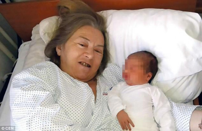 Suốt 2 thập kỷ qua, bà Atifa Atifa Ljajic đã cố gắng để có con. Ban đầu, chồng bà là Serif Nokic (68 tuổi) cũng mong mỏi có mụn con như vợ. Bà Atifa vô cùng hạnh phúc khi mang thai và sinh hạ một cô con gái khỏe mạnh. Bà nói: “Tôi biết sinh con ở tuổi này sẽ rất nguy hiểm nhưng ước muốn duy nhất trong đời tôi là có một đứa con và cuối cùng nó đã đến”.