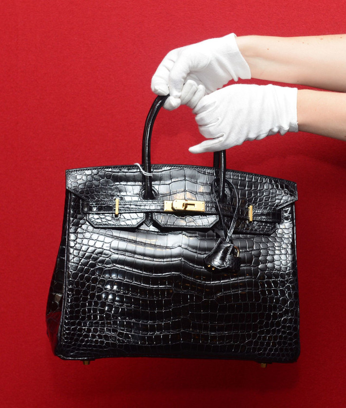 Túi Birkin được đặt tên theo kích thước, màu sắc, chất liệu và kiểu dáng. Ví dụ túi Hermés 25 Birkin Bag Togo sẽ dài 25 cm và làm từ chất liệu da bê Togo.