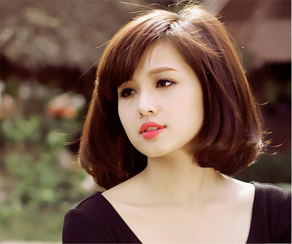 Tâm Tít sinh năm 1989, cô từng được biết đến là một người mẫu ảnh và cũng là ca sĩ, diễn viên.