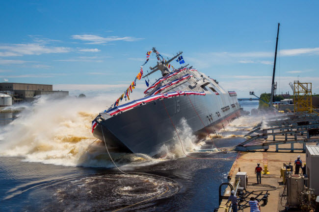 Tàu chiến tương lai USS Billings (LCS 15) của Hải quân Mỹ được hạ thủy xuống Menominee ở Marinette, bang Wisconsin.