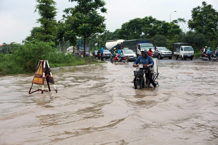 Lý giải về nguyên nhân gây ngập úng một số hạng mục hầm chui dân sinh trên Đại lộ Thăng Long vừa qua, đại diện Vinaconex cho rằng tuyến đường nằm trong khu vực trũng.