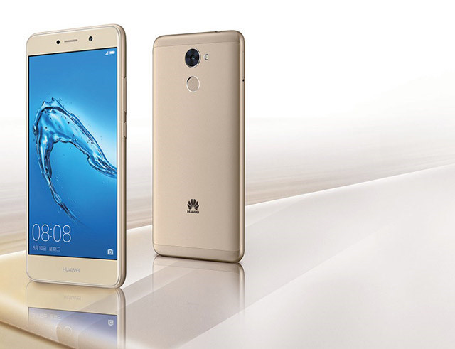 Huawei Y7 Prime (4,9 triệu đồng): So với K6 Power, Y7 Prime dùng chip Snapdragon 435 mới hơn. Tuy nhiên, màn hình 5,5 inch của máy chỉ có độ phân giải HD. Cụm camera của máy có độ phân giải lần lượt 12 và 8 megapixel, còn viên pin dung lượng 4.000 mAh.