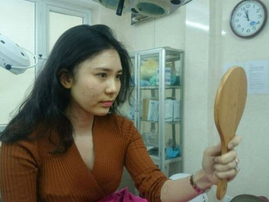 Liên hệ với nữ diễn viên Người phán xử, Thanh Bi cho hay ảnh trên mạng đã bị chỉnh sửa theo hướng xấu đi. Cô cho biết: “Đó chỉ là hình ảnh mang tính chất công việc. Tôi không làm gì “dao kéo” ngoài việc đi làm răng, làm đẹp da. Tôi đi quảng cáo không có nghĩa là tôi phải sử dụng hết các dịch vụ của thẩm mỹ viện", Thanh Bi một lần nữa củng cố cho phát ngôn không phẫu thuật thẩm mỹ như trước đó cô từng tuyên bố.