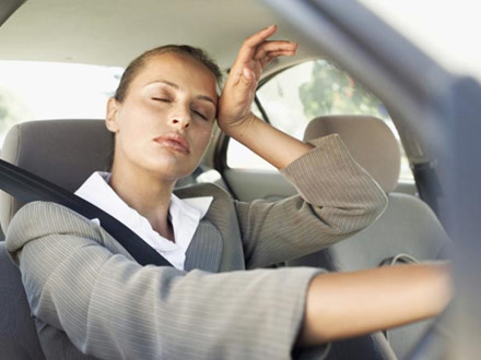 Một lý do phổ biến khiến chúng ta ngáp nhiều là do căng thẳng và mệt mỏi. Đây là một trong những lý do chính tại sao tất cả chúng ta cảm thấy buồn ngủ và ngáp quá nhiều.