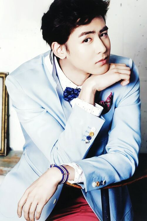 Nickhun (2PM) “Hoàng tử của Thái Lan” từng học tại Trường cao đẳng danh tiếng Wanganui ở New Zealand, anh đã phải chi trả học phí “đắt đỏ” lên đến 50 triệu won (41.916 USD)/năm. Thậm chí khi nhắc đến Nickhun, mọi người dân xứ sở Chùa vàng đều biết rõ sự giàu có của gia đình anh. Mẹ của thành viên 2PM là Giám đốc điều hành của một công ty dược phẩm trong khi bố anh nắm giữ vị trí Giám đốc điều hành của một công ty thương mại Thái Lan.