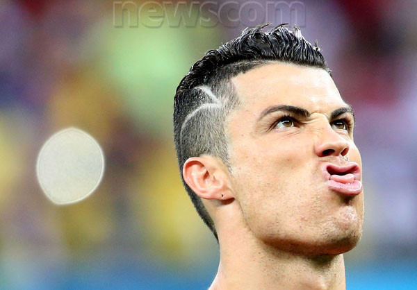 Siêu sao Cristiano Ronaldo thỉnh thoảng cũng trình diễn những biểu cảm hài hước.
