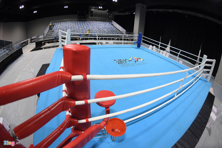 Tại SEA Games 28 ở Singapore, nước chủ nhà cũng đã tận dụng một số công trình nhà triển lãm, SVĐ các trường đại học... để tổ chức thi đấu các môn thể thao.