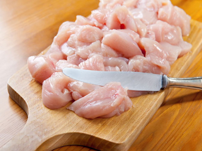 Giảm ăn thịt: Theo một nghiên cứu, những người đang trong quá trình giảm cân có thể giảm rất nhanh chóng bằng cách cắt giảm lượng thịt và thay vào đó là một chế độ ăn uống giàu thực vật.