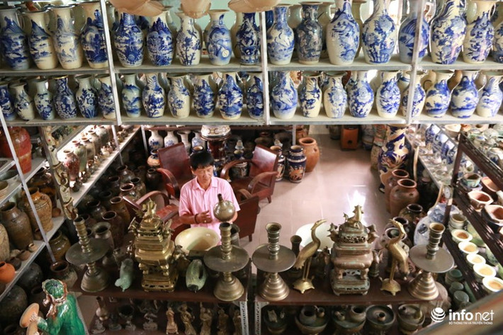 Trong bộ căn nhà 3 tầng rộng hơn 600 m2 là nơi trưng bày gần 100.000 đồ gốm cổ - xưa mà ông Tường sưu tầm được trong hơn 20 năm qua.
