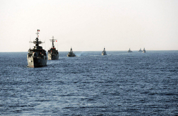 Theo Global Fire Power Hải quân Cộng hòa Hồi giáo Iran (IRGC) đang vận hành 5 tàu hộ vệ tên lửa, 3 tàu ngầm phi hạt nhân, 33 tàu tuần tra, 230 tàu tên lửa tấn công nhanh, cùng một số tàu hậu cần, đổ bộ và hỗ trợ khác. Ảnh: YPA.