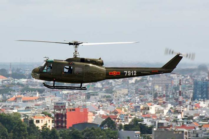 Mặc dù có vòng đời hoạt động đã khá lâu, nhưng UH-1 và các biến thể của nó vẫn là một trong những dòng trực thăng quân sự phổ biến nhất trên thế giới hiện nay có lẽ chỉ đứng sau Mi-8/17 của Nga hiện tại. Do đó việc tìm kiếm các nhà thầu quốc phòng phù hợp cho một gói nâng cấp toàn diện UH-1H của Việt Nam là điều không quá khó, thậm chí ở thời điểm hiện tại Quân đội Mỹ vẫn đang sử dụng dòng trực thăng này với các biến thể UH-1N và UH-1Y.