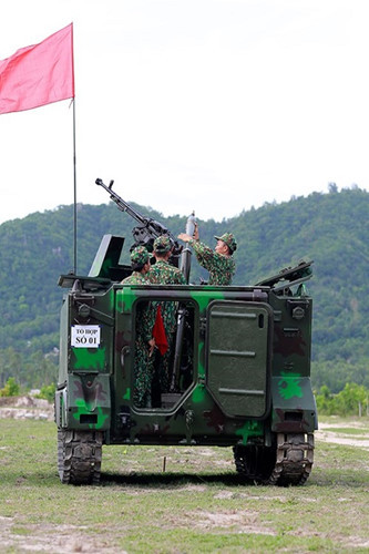 Bằng chứng là việc ta đã có thể chủ động nâng cấp hay sản xuất mới một số chi tiết bộ phận trên xe thiết giáp chở quân M113 trước đây vốn phải nhập khẩu từ nước ngoài. Đây cũng là bước tiến tạo tiền đề cho sự ra đời của mẫu cối tự hành 100mm trên nền tảng thiết giáp M113 được Quân khu 9 thử nghiệm trong thời gian gần đây. Nguồn ảnh: QĐND.