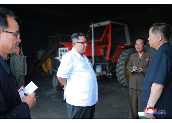 Chuyến thăm hiếm hoi của ông Kim tới khu vực phía bắc xa xôi làm dấy lên những suy đoán rằng Triều Tiên có lẽ đang tìm cách tăng cường hợp tác kinh tế với Trung Quốc giữa lúc quan hệ giữa hai quốc gia đang ấm lên. Ảnh: KCNA.