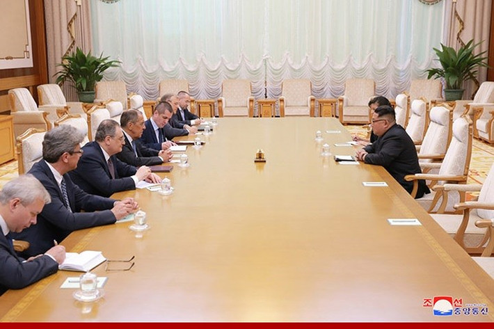 Ngoại trưởng Nga Lavrov cho biết, Nga hoàn toàn ủng hộ quan điểm của Triều Tiên về thượng đỉnh Mỹ-Triều và về phi hạt nhân hóa bán đảo Triều Tiên.