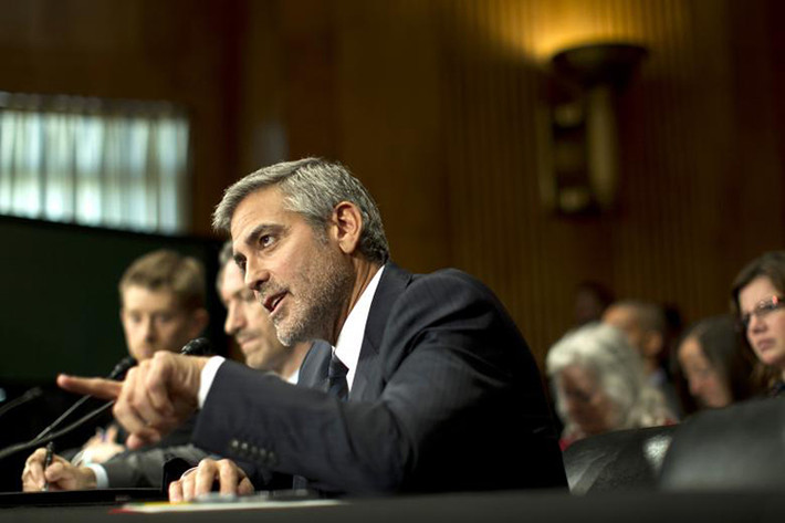 Nam diễn viên George Clooney làm chứng trong phiên điều trần của Ủy ban đối ngoại Thượng viện về Sudan. Ảnh: Reuters.