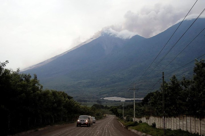 Các cộng đồng cư dân ở Sacatepéquez, Chimaltenango và Escuintla bị ảnh hưởng nhiều nhất do nằm gần khu vực núi lửa. Ảnh: Reuters.