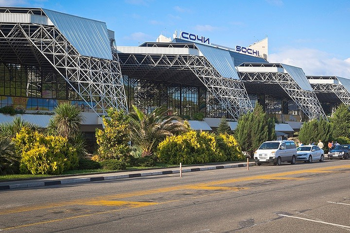 Sân bay Sochi đã được hiện đại hóa từ năm 2007 đến 2013 ngay trước Thế vận hội mùa Đông vào năm 2014.