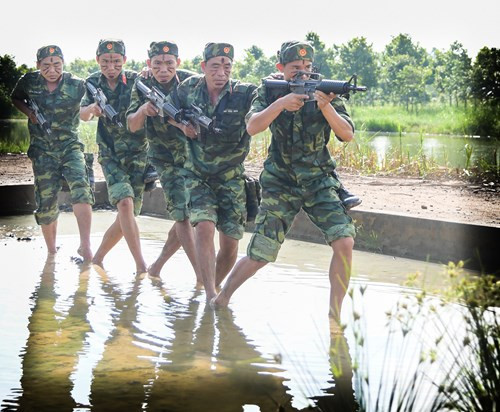 Với sự “nghiêm ngặt” trong từng bài tập, các chiến đấu viên Đại đội Trinh sát Đặc nhiệm, Tiểu đoàn Trinh sát, Bộ Tham mưu Quân khu 9 luôn phải tập trung cao độ, rèn luyện sức khoẻ dẻo dai, tinh thông võ thuật cùng khả năng phán đoán tài tình, mưu trí, dũng cảm...