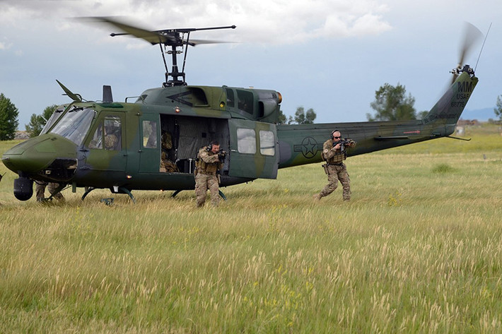 Cũng theo Không quân Mỹ, chương trình thay thế UH-1N Huey hiện là một trong những ưu tiên hàng đầu của Lầu Năm Góc, Dòng trực thăng thay thế UH-1N sẽ có những ưu điểm vượt trội về tốc độ, phạm vi hoạt động, tải trọng và khả năng sống sót. Nguồn ảnh: Air Force Times.