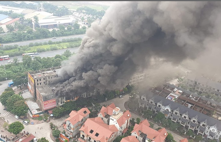 Ngọn lửa lan nhanh cháy dữ dội
