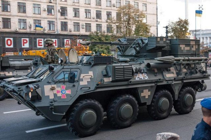 Ưu điểm nổi bật của BTR-4 đó là hệ thống quang học với kênh ảnh nhiệt tối tân và vũ khí mạnh mẽ, cho phép kíp chiến đấu tấn công hiệu quả đối phương trú ẩn trong các tòa nhà, ngay cả vào ban đêm, chứng minh hiệu quả vũ khí do Ukraine sản xuất.
