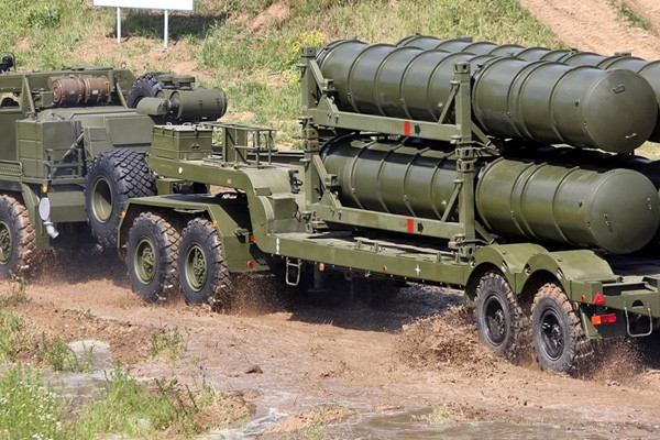 Theo nhiều thông tin, quá trình thiết kế của S-500 đã được Nga khởi động từ năm 2017 - nghĩa là mới chỉ cách đây không lâu. Điều này khiến nhiều chuyên gia khẳng định Nga sẽ khó có thể sản xuất hàng loạt được S-500 trước năm 2022. Nguồn ảnh: Livejournal.