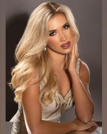 Gracelyn Gracie Hunt sinh năm 1999 được biết đến là rich kid của tỷ phú người Mỹ Clark Hunt và cựu Hoa hậu Tavia Hunt.