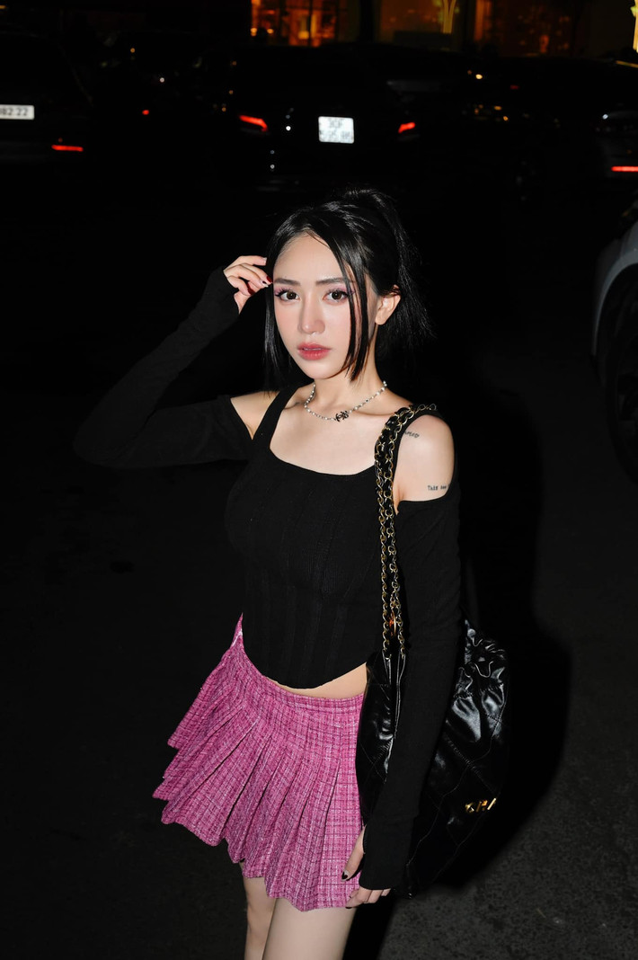 Ngoài nâng mũi, trước đó con gái Minh Nhựa đã chi 90 triệu nâng ngực sau khi sinh con trai đầu lòng được khoảng 1 năm.