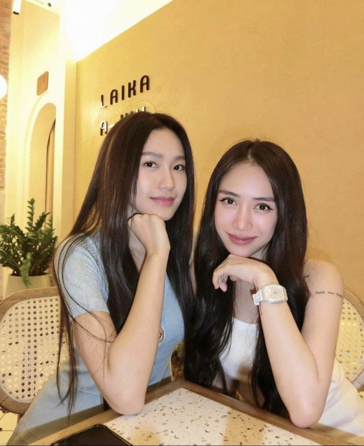 Mới đây, ái nữ Minh Nhựa - Joyce Phạm chia sẻ hình ảnh chụp chung với Doãn Hải My, Đoàn Văn Hậu và chồng của cô gây chú ý.