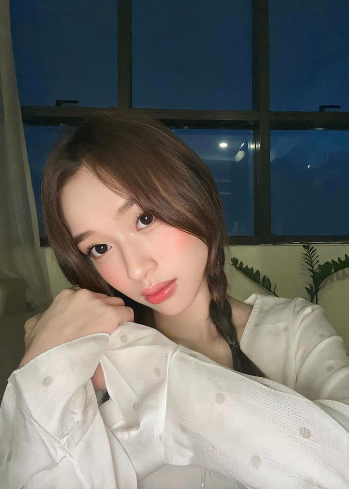 Cô nàng còn là gương mặt nổi tiếng trên mạng xã hội TikTok với những clip ca hát, nhảy múa...