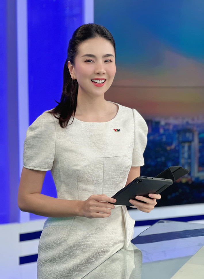 Dù không đăng quang cuộc thi nhan sắc nào nhưng Mai Ngọc vẫn nhận được nhiều lời khen có cánh vì sở hữu sắc vóc “xịn sò” như hoa hậu. Đặc biệt, ngoại hình ấy được chứng minh rõ nét nhất qua những lần nữ MC lên sóng
