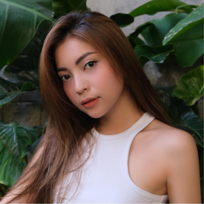 Nhật Lê (biệt danh Lu, sinh năm 1999) được biết đến là bạn gái cũ Quang Hải.