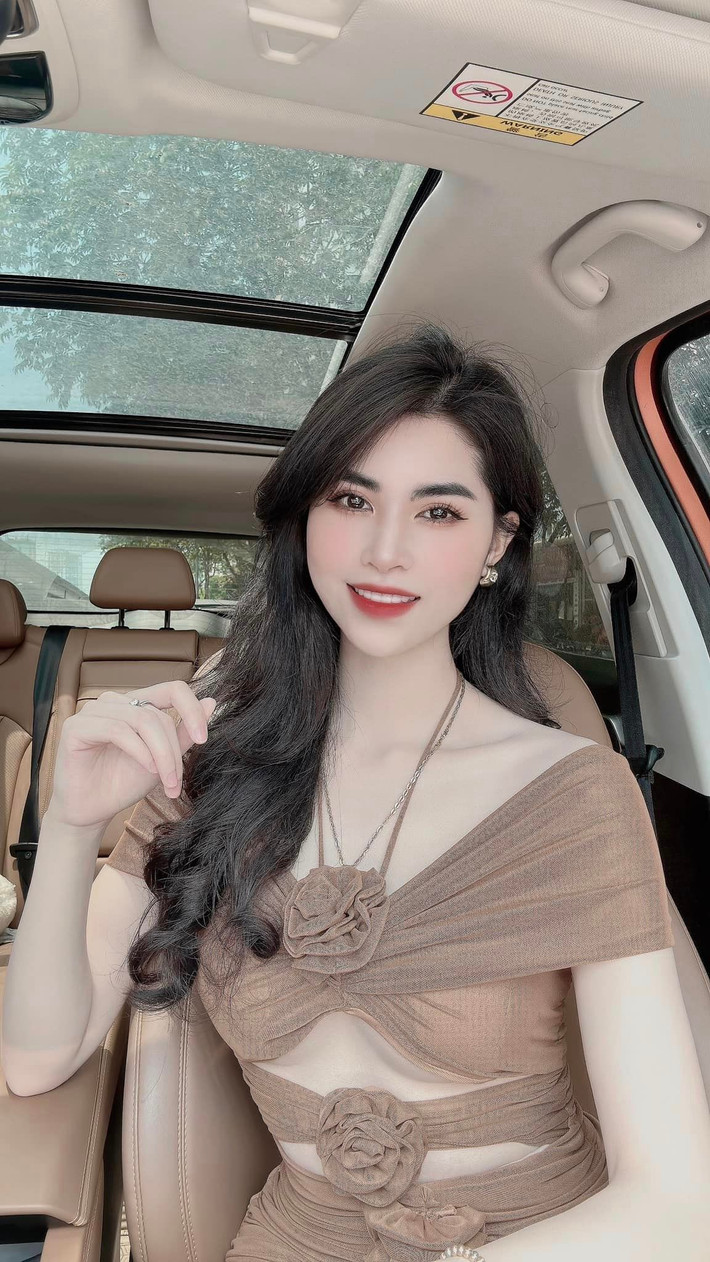 Trên mạng xã hội, Thanh Trà thường xuyên đăng ảnh khoe nhan sắc và thân hình đáng mơ ước. Ảnh: FBNV