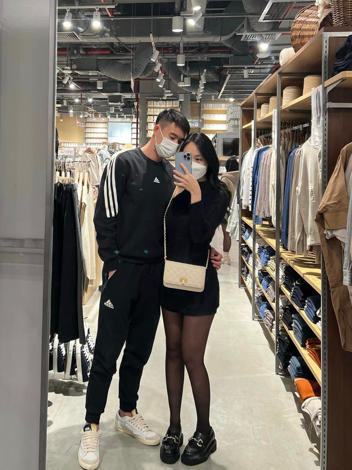 Mối tình chị - em “ngọt như mía lùi” của cặp đôi khiến nhiều người không khỏi ngưỡng mộ.