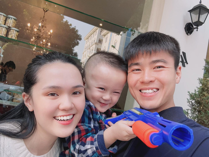 Gia đình Duy Mạnh vẫn chưa chính thức công khai hình ảnh của con gái nhỏ.