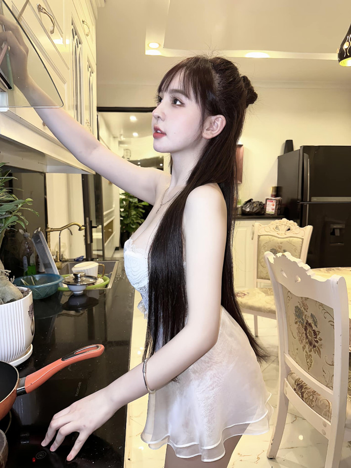 Sau nhiều năm kể từ khi khoảnh khắc đó, hiện tại Huyền Châu gây bất ngờ với ngoại hình phổng phao.