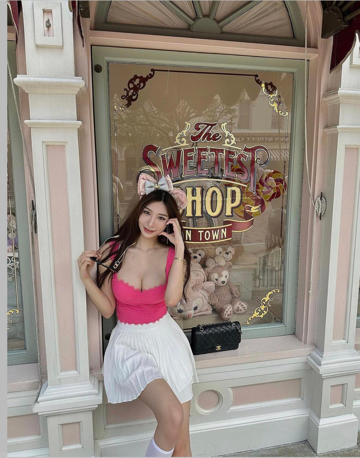 Không những thế, Mia còn có hình thể đẫy đà và gợi cảm, dù cô hiếm khi khoe thân quá đà như nhiều hot girl đình đám khác trên mạng xã hội.