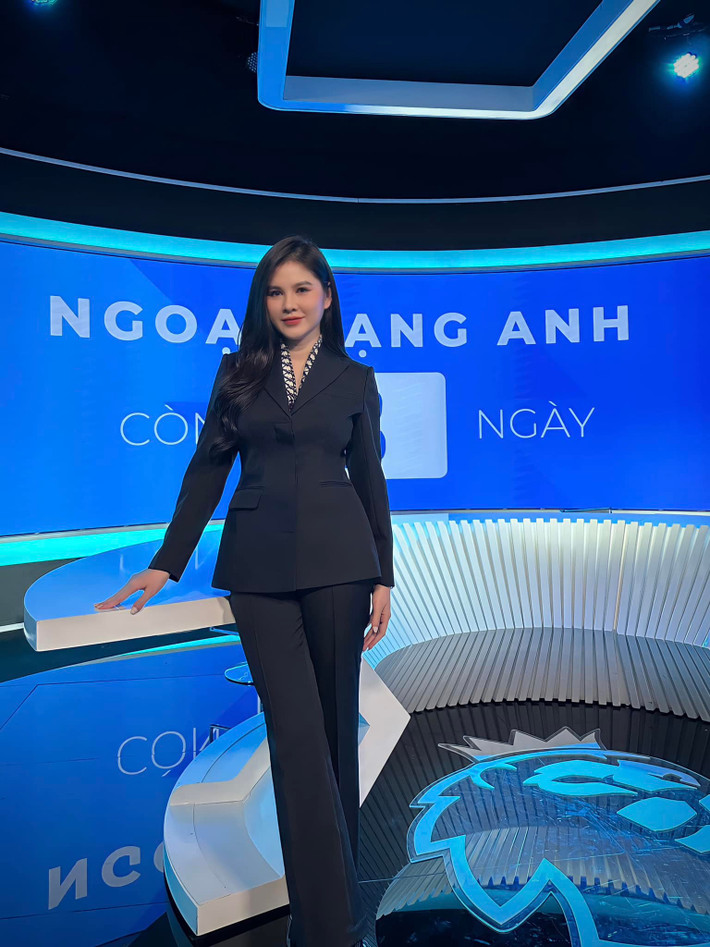 Ngoài phong cách thời trang thay đổi, nhan sắc của Thu Hoài cũng thăng hạng ít nhiều.