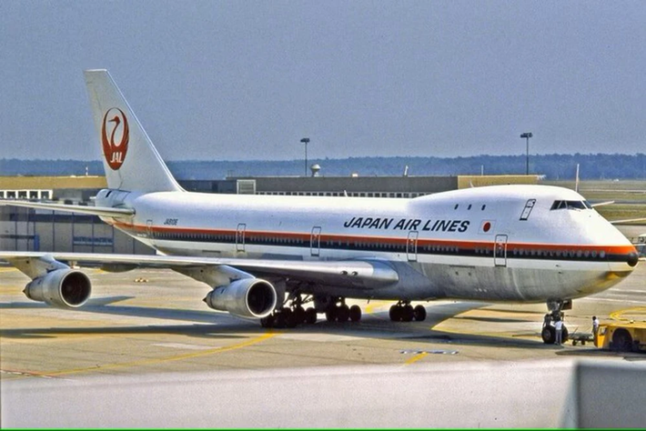 Ngày 12/8/1985, chuyến bay Japan Airlines số hiệu 123 trên chiếc máy bay Boeing 747SR đã gặp một tai nạn kinh hoàng, khiến nó trở thành một trong những vụ tai nạn hàng không thảm khốc nhất trong lịch sử. Chuyến bay này dự kiến cất cánh từ sân bay Tokyo Haneda đến thành phố Osaka với 509 hành khách và 15 phi hành đoàn trên bảng đăng ký.