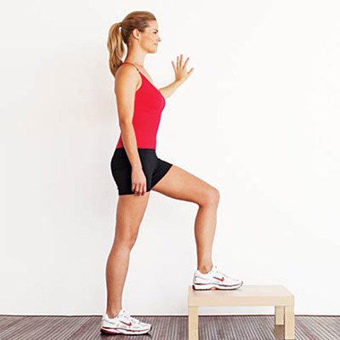 Bài tập thay thế: Thực hiện các động tác bước lên xuống tương tự như leo cầu thang.